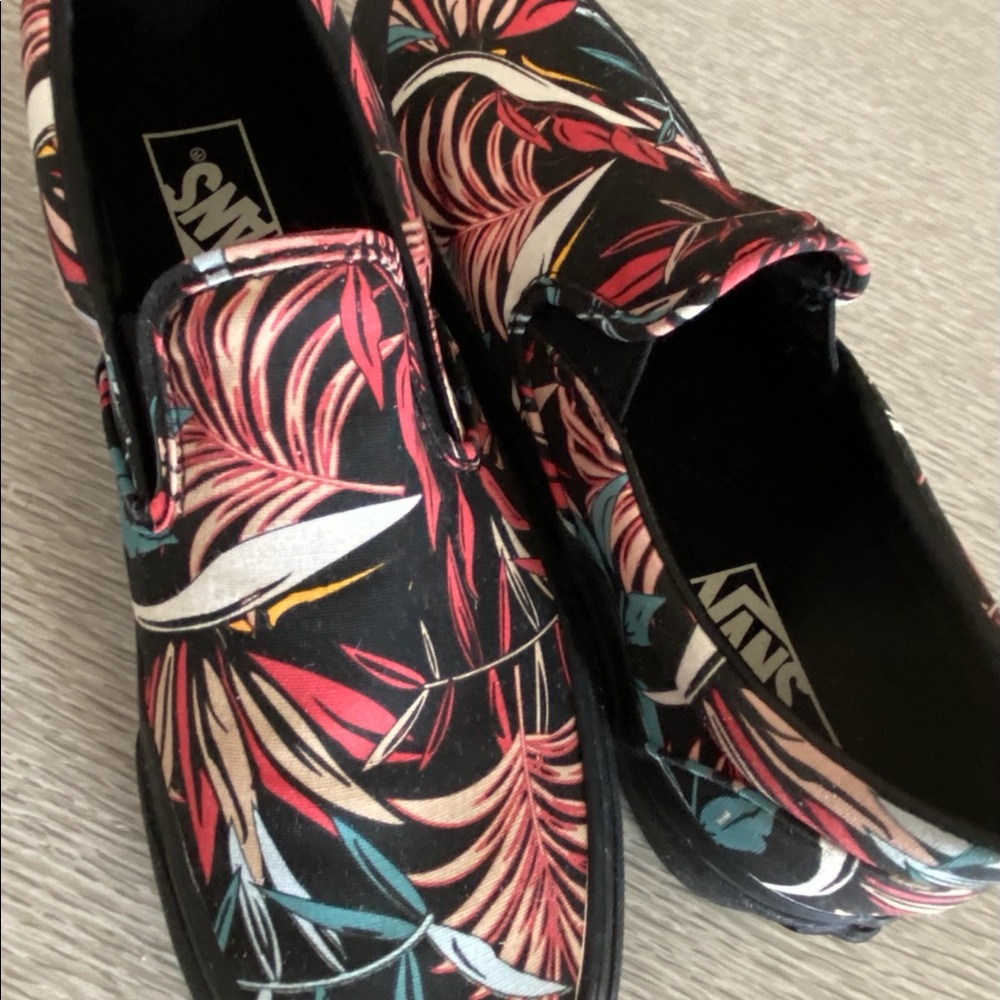 Vans Classic Slip Ons Size 9 Worn Once